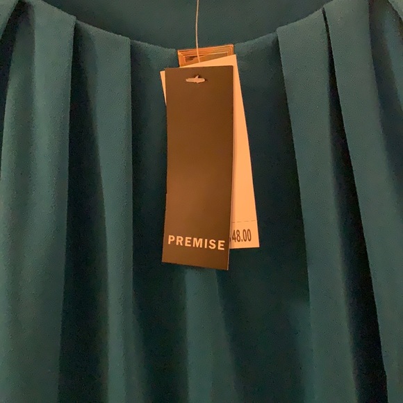 Woman’s blouse - Picture 3 of 3